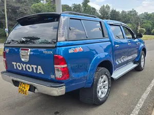 Toyota Hilux 2011 Blue
