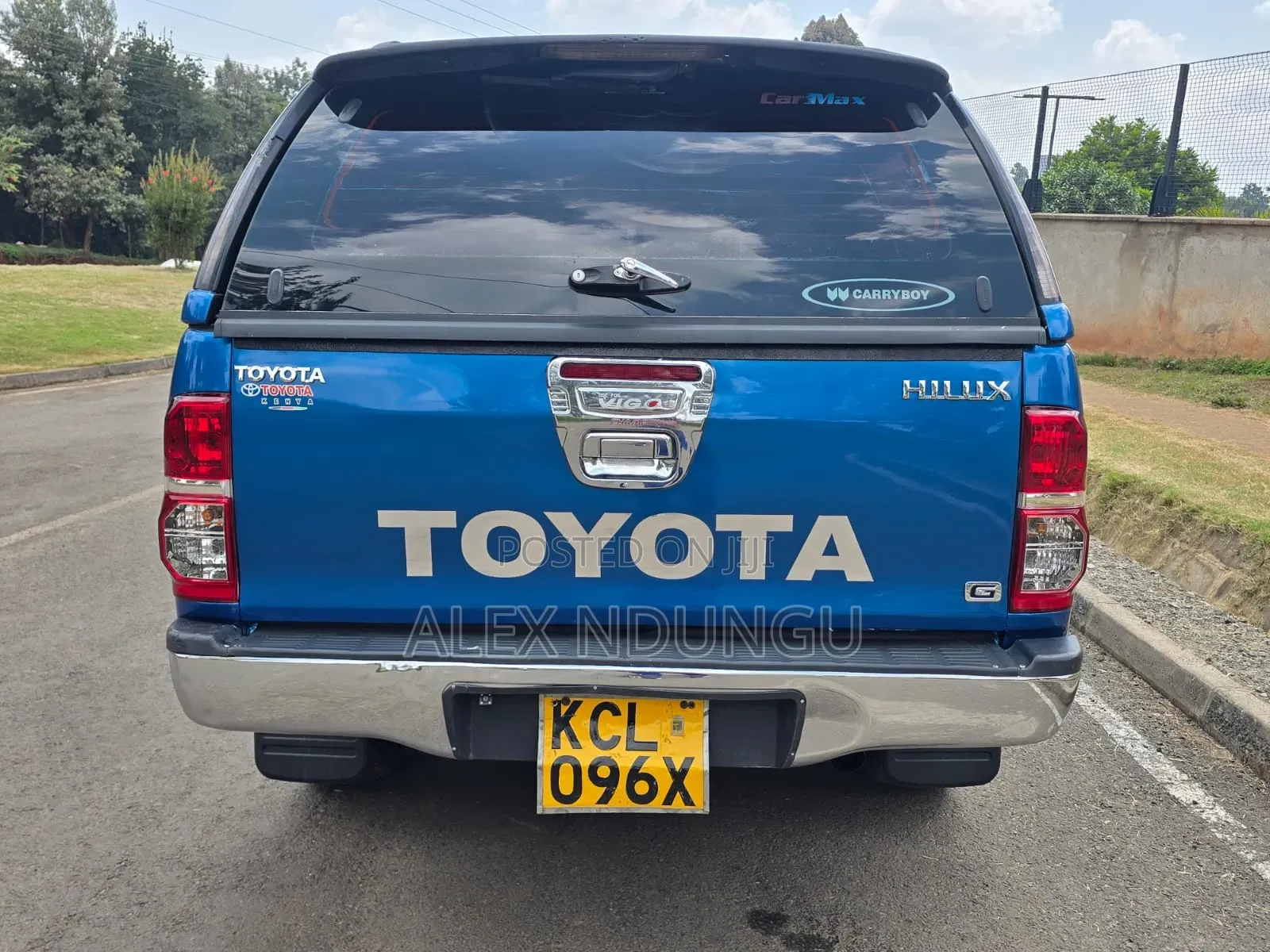 Toyota Hilux 2011 Blue