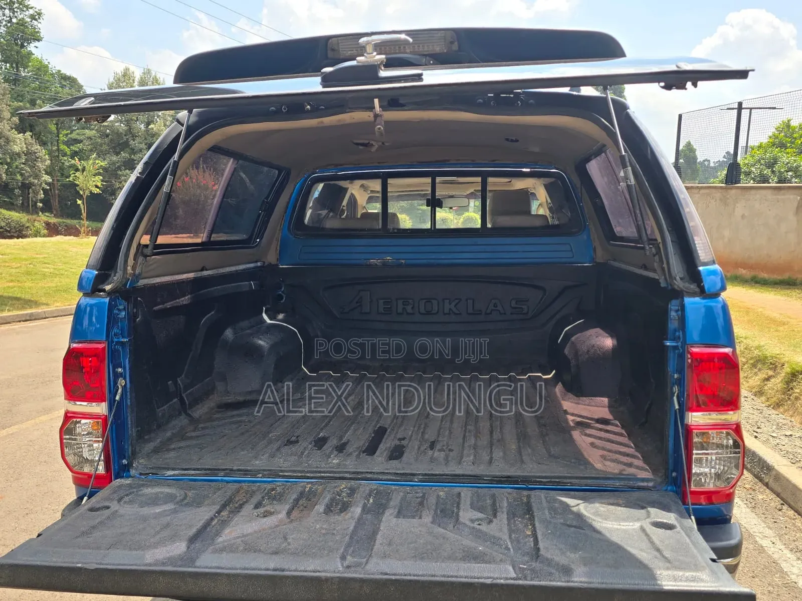 Toyota Hilux 2011 Blue