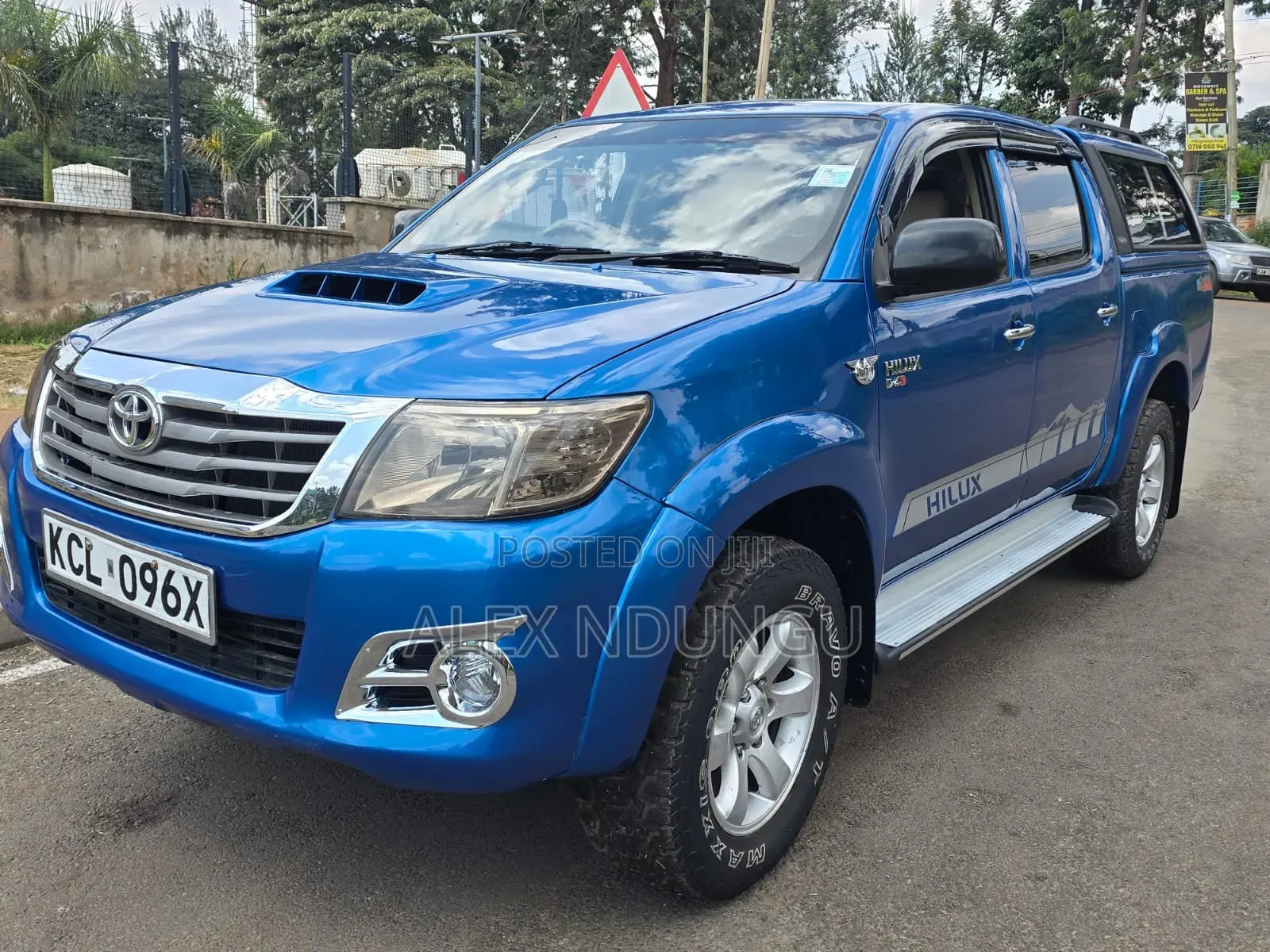 Toyota Hilux 2011 Blue
