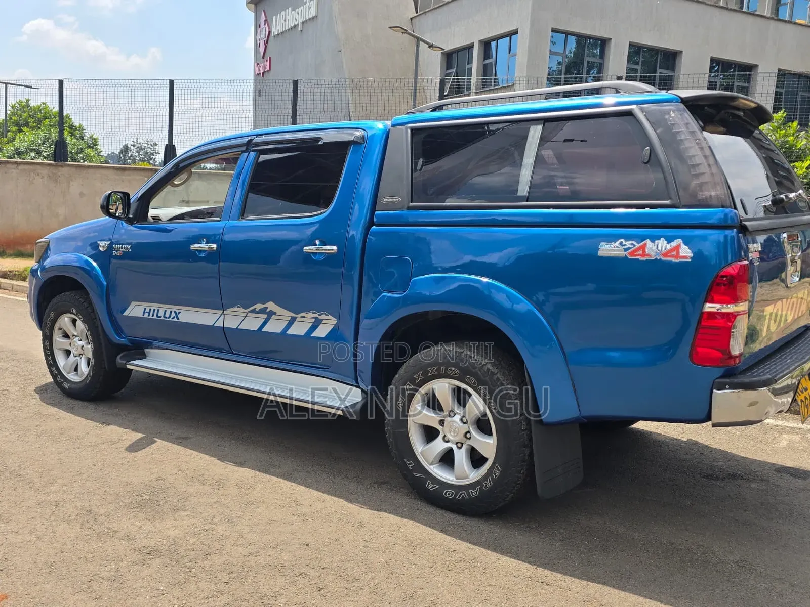 Toyota Hilux 2011 Blue