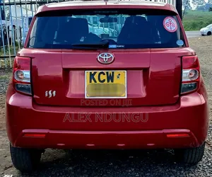 Toyota IST 2012 Red