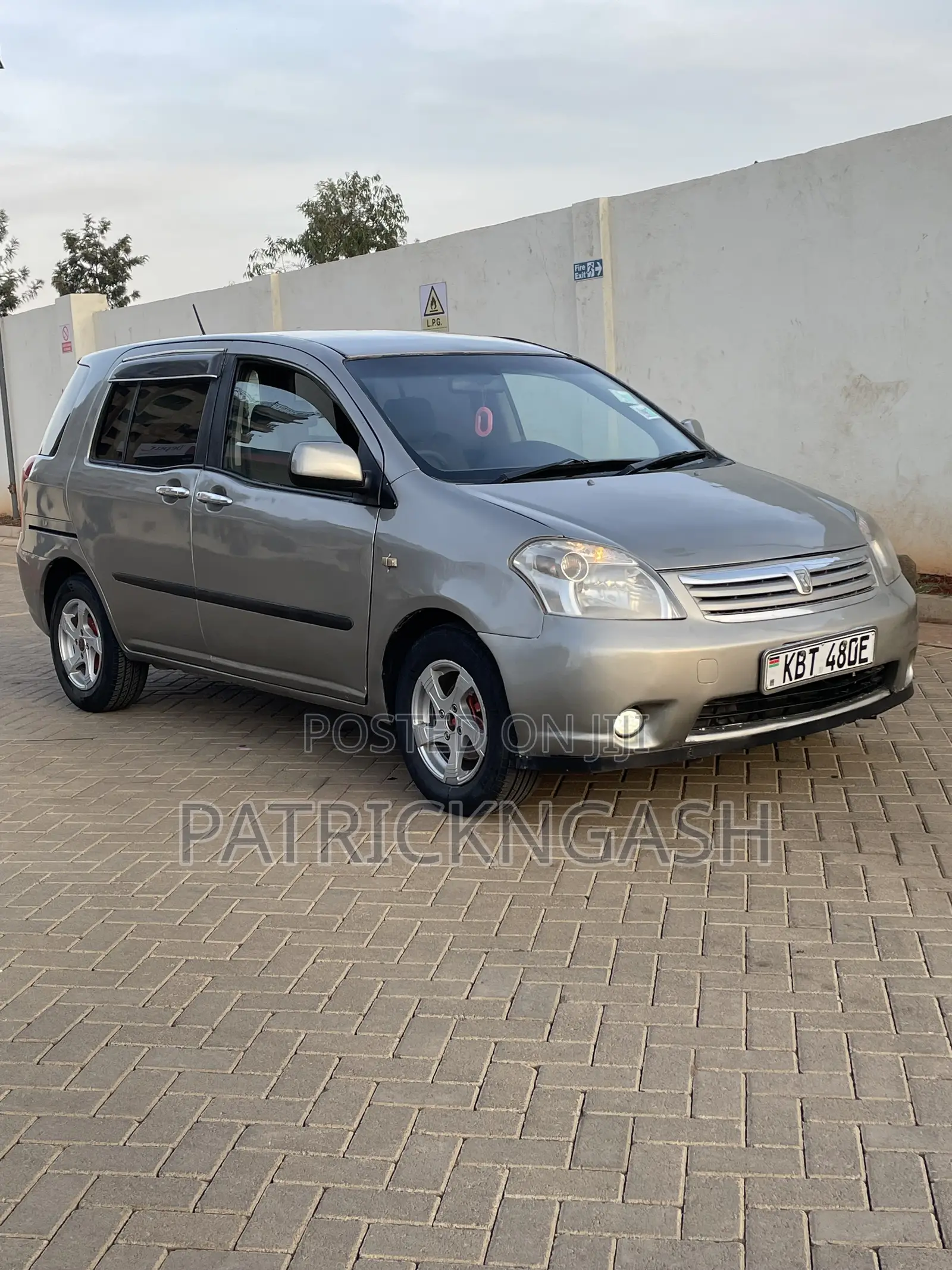 Toyota Raum 2006 Silver