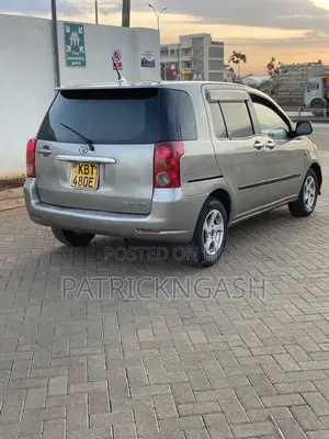 Toyota Raum 2006 Silver