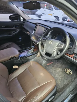 Toyota Crown 2016 Blue