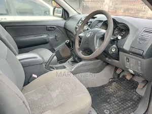 Toyota Hilux 2014 Gray