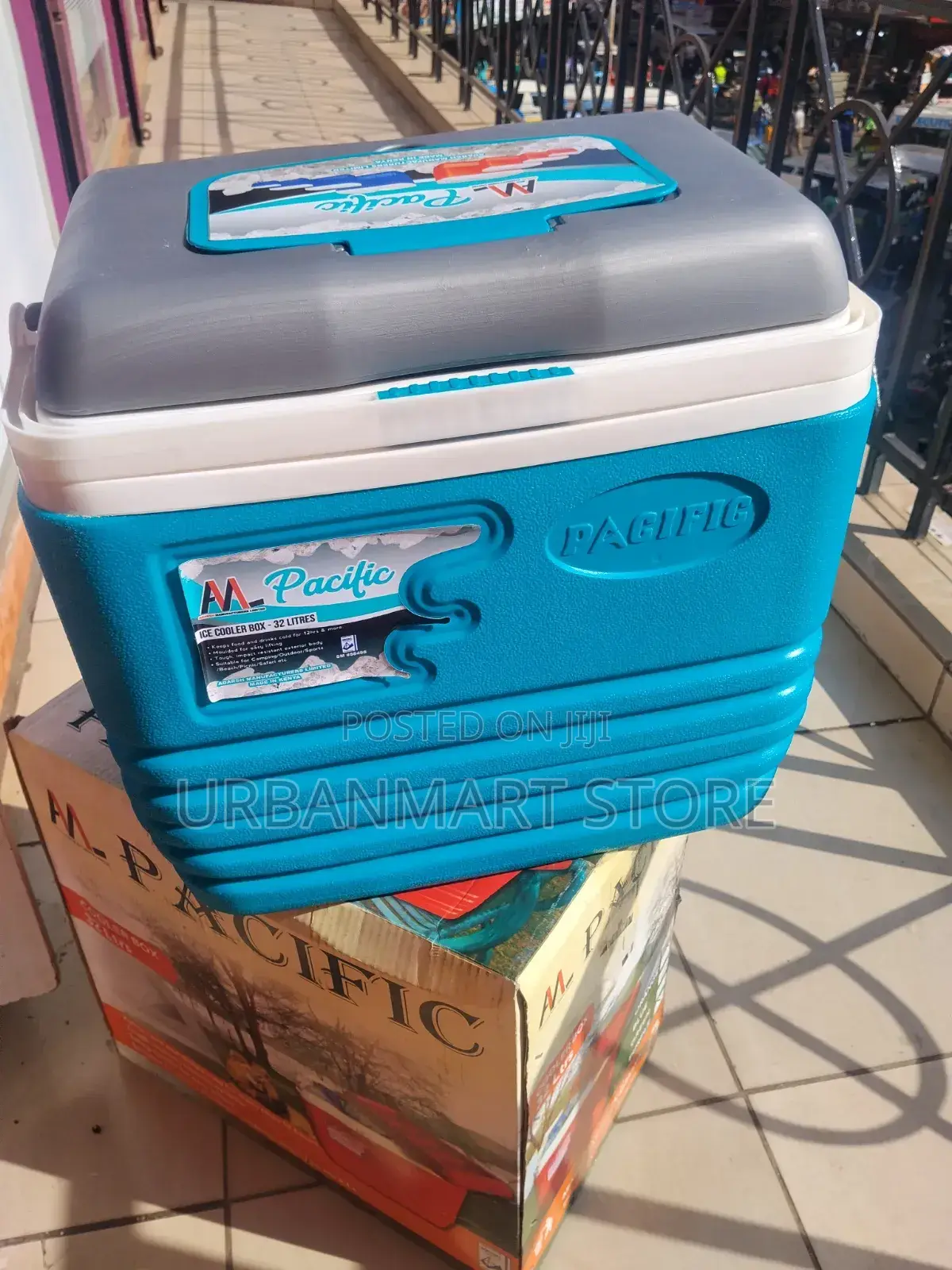 Pacific 32l Ice Cooler Box for Camping and Picnics