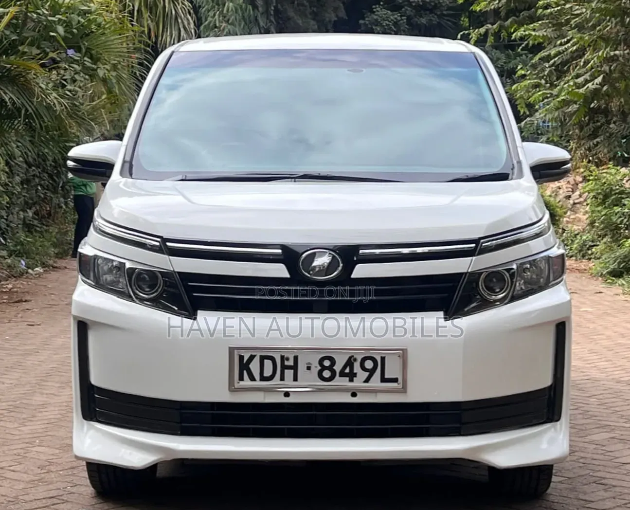 Toyota Voxy 2018 White