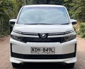 Toyota Voxy 2018 White