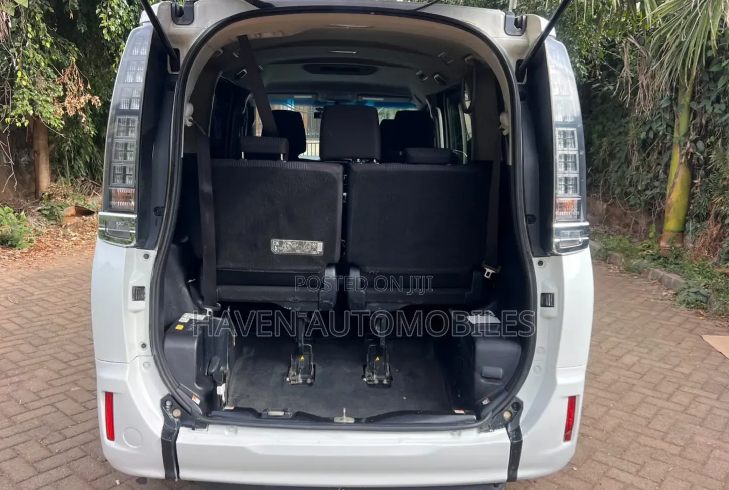 Toyota Voxy 2018 White