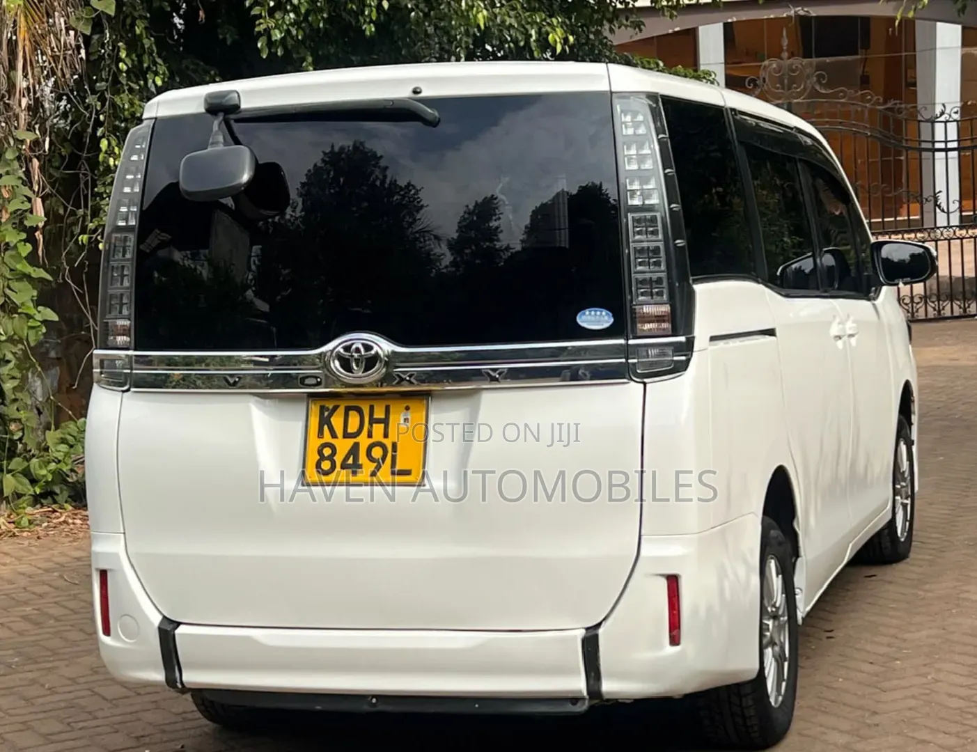 Toyota Voxy 2018 White
