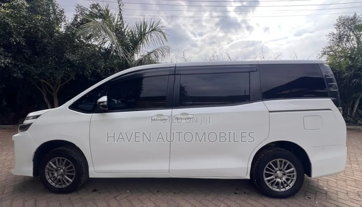 Toyota Voxy 2018 White