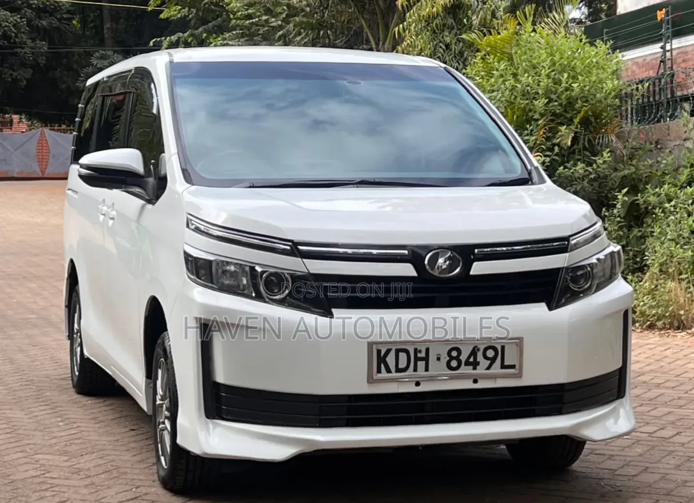 Toyota Voxy 2018 White