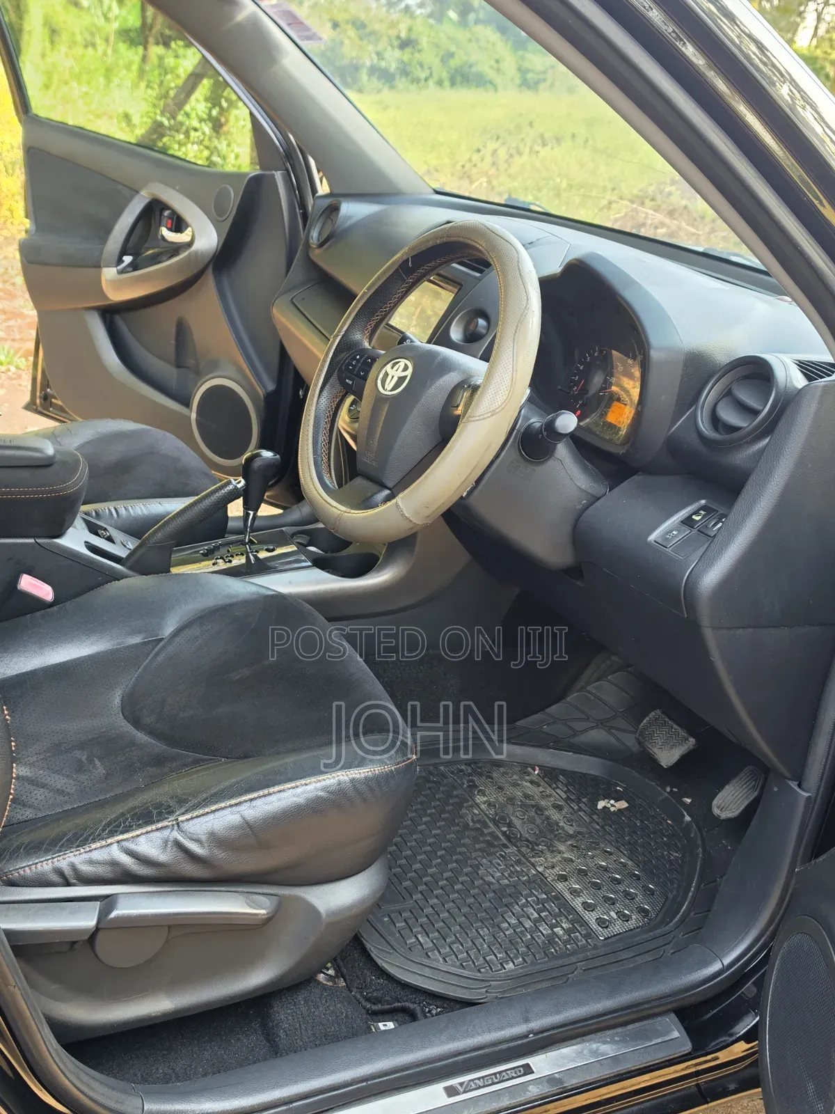 Toyota Vanguard 2013 Black