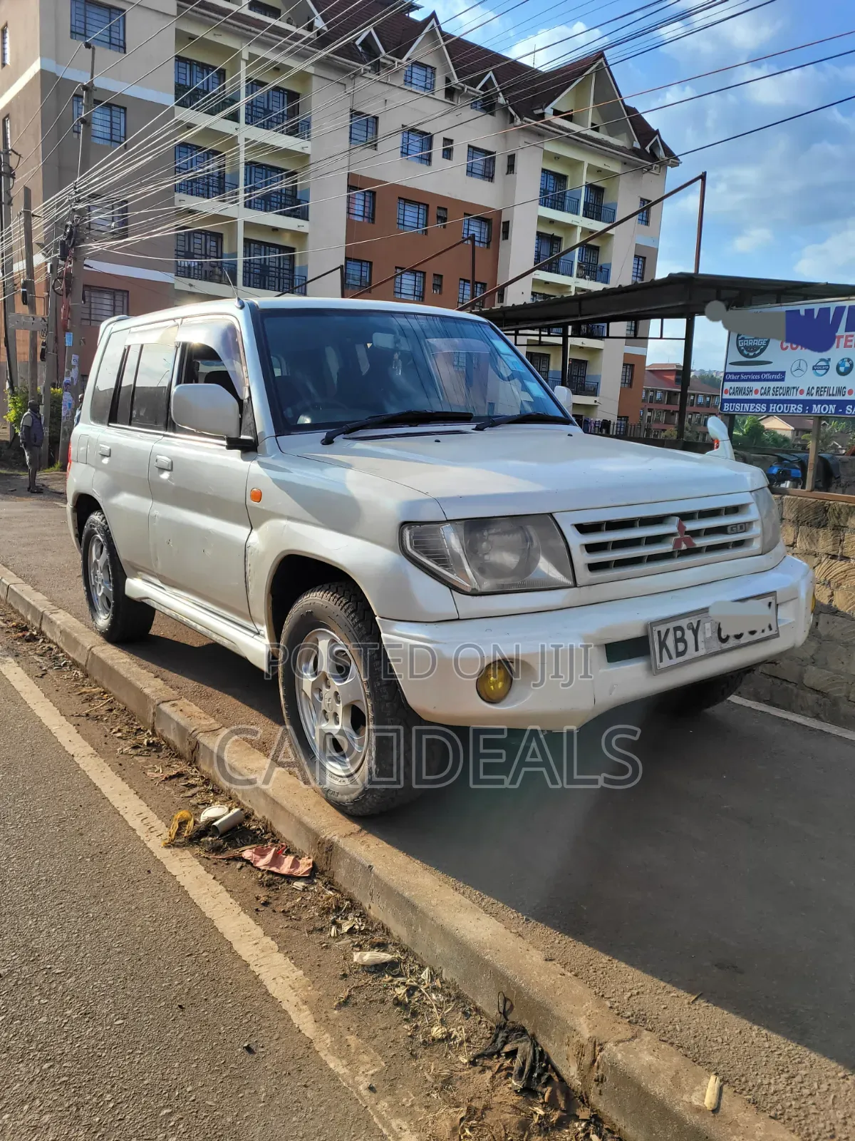 Mitsubishi Pajero 2002 White