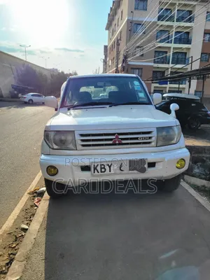 Mitsubishi Pajero 2002 White
