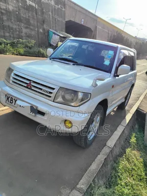Mitsubishi Pajero 2002 White