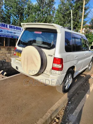 Mitsubishi Pajero 2002 White
