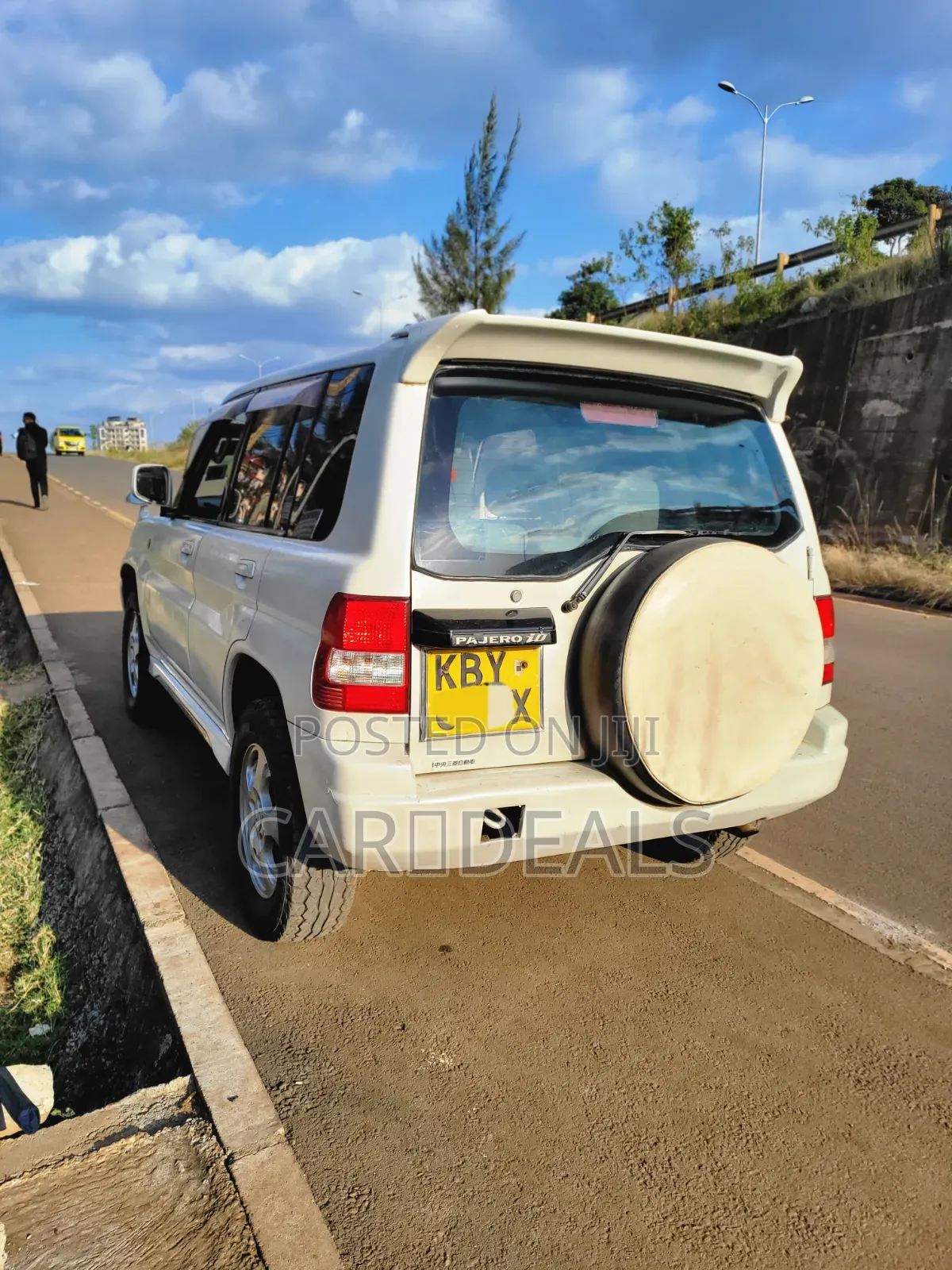 Mitsubishi Pajero 2002 White