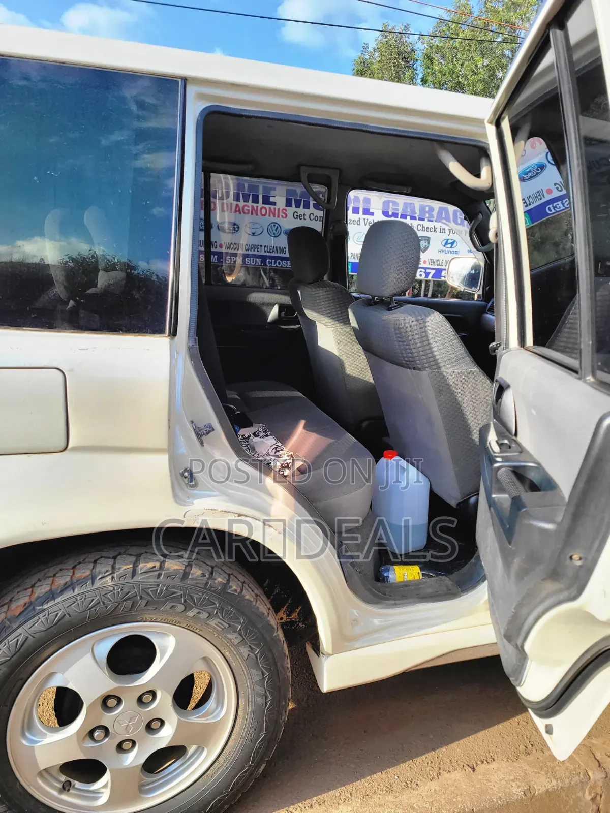 Mitsubishi Pajero 2002 White
