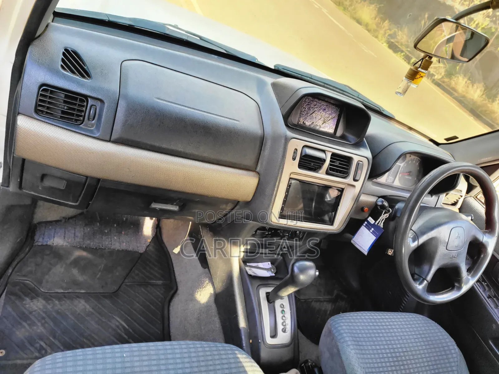 Mitsubishi Pajero 2002 White