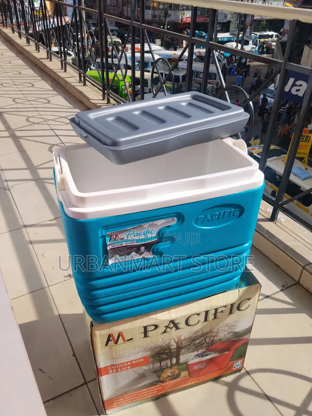 Pacific 32 Litre Travel Cooler Box and Beverage Chiller