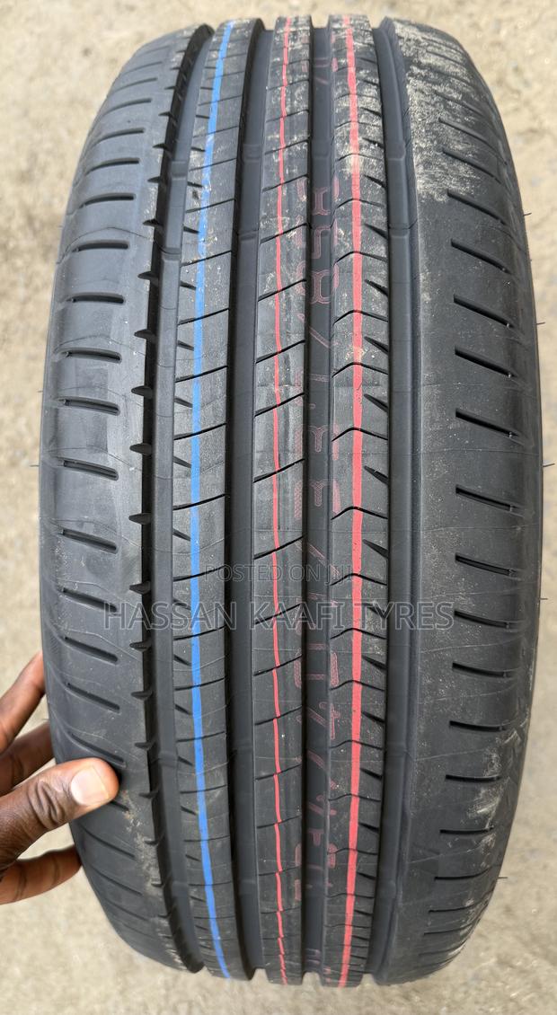 215/55r17 Bridgsone Tyre - thumbnail 2