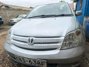 Toyota IST 2006 Silver