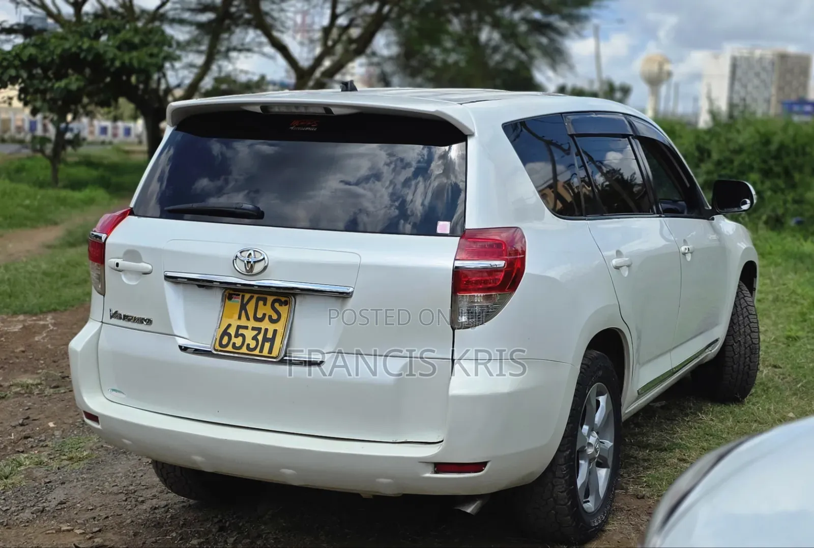 Toyota Vanguard 2011 White