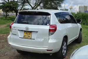 Toyota Vanguard 2011 White
