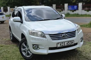 Toyota Vanguard 2011 White