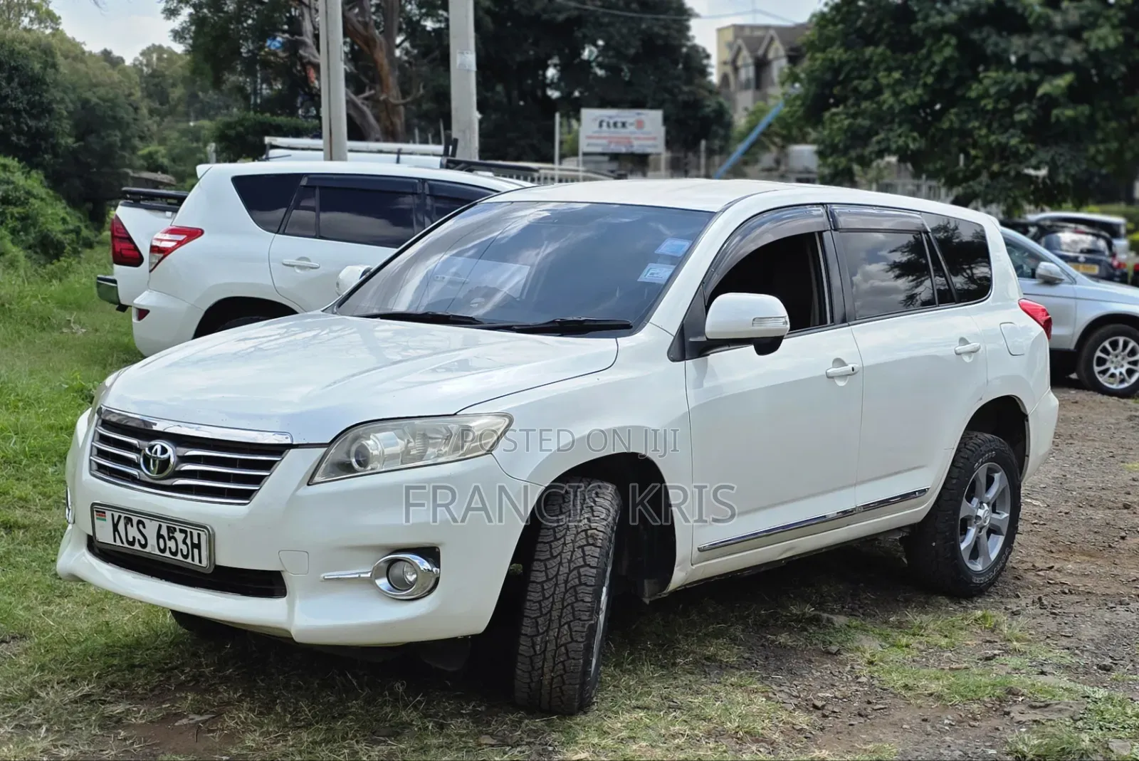 Toyota Vanguard 2011 White