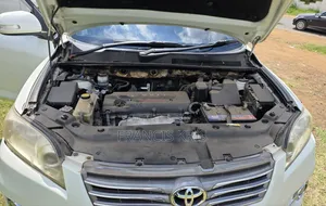 Toyota Vanguard 2011 White
