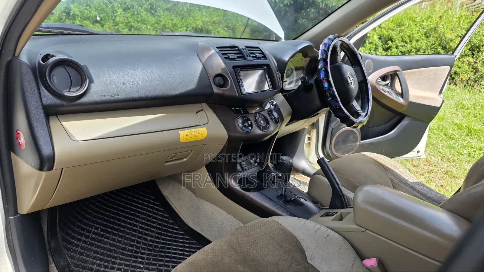Toyota Vanguard 2011 White