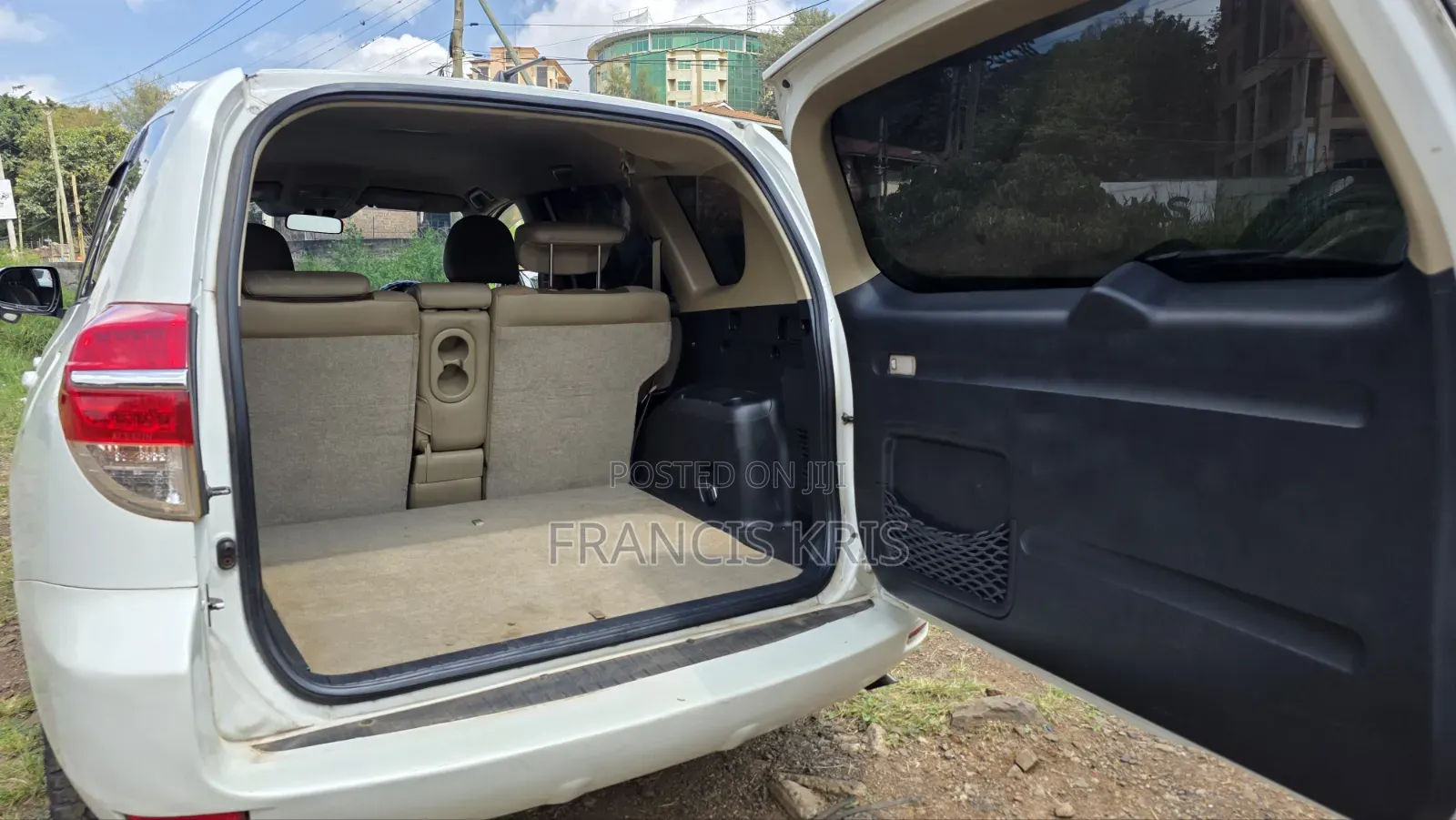 Toyota Vanguard 2011 White