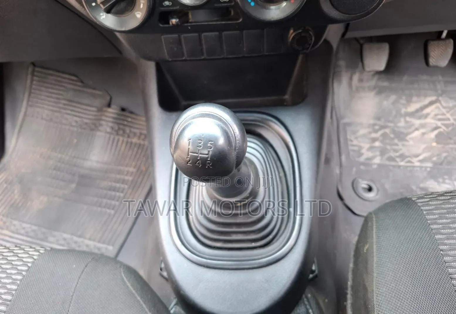 Toyota Hilux 2016 Gray
