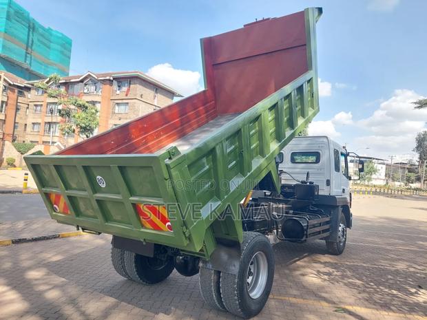 Mitsubishi Fuso Tipper KDJ - thumbnail 4