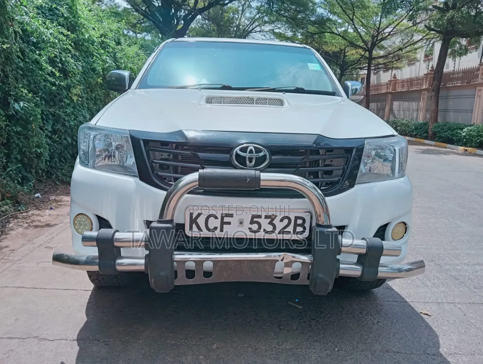 Toyota Hilux 2010 White