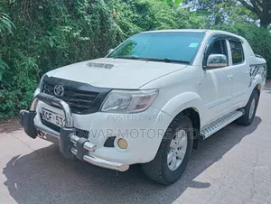 Toyota Hilux 2010 White