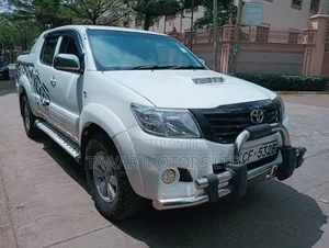 Toyota Hilux 2010 White