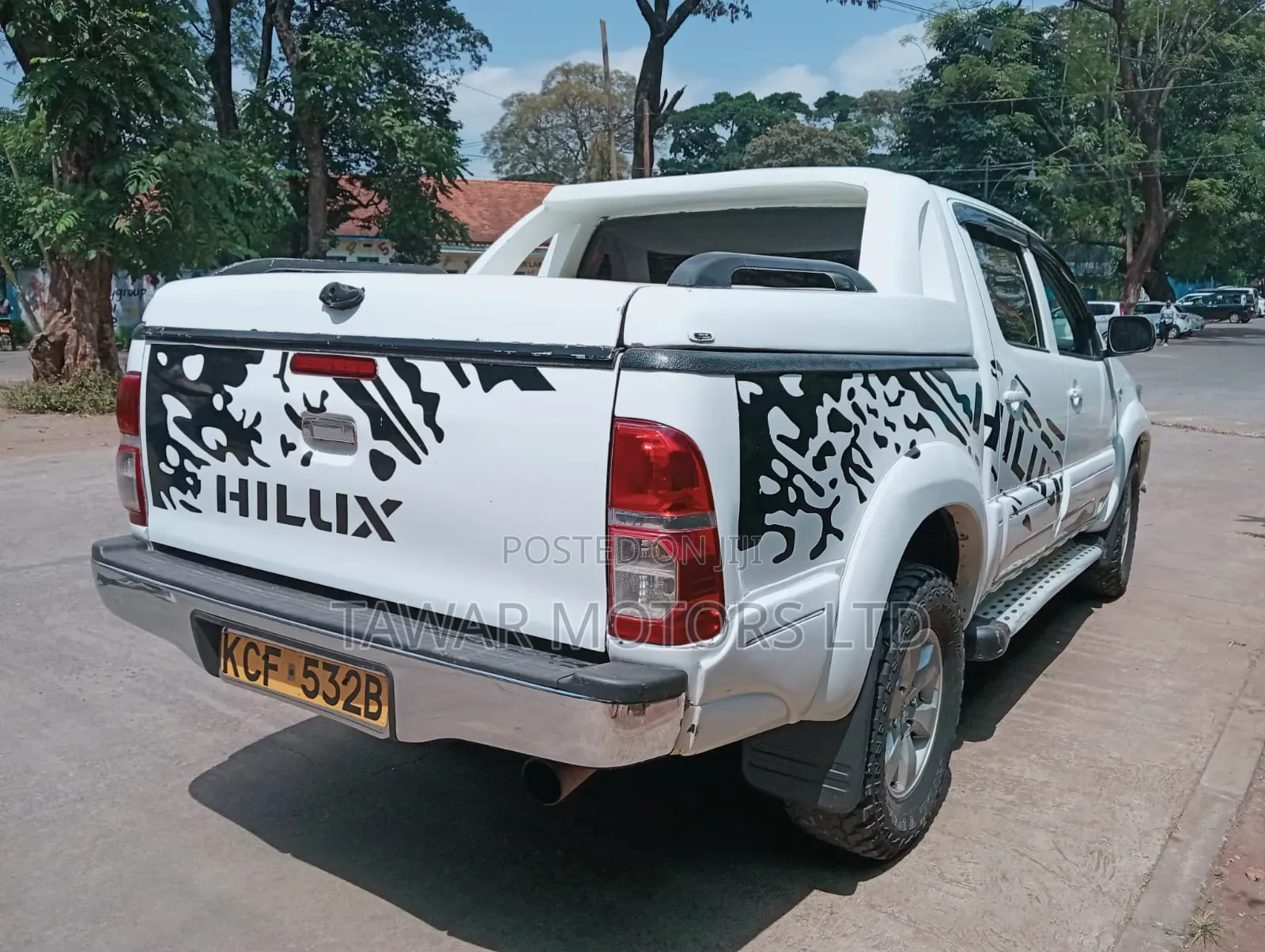 Toyota Hilux 2010 White