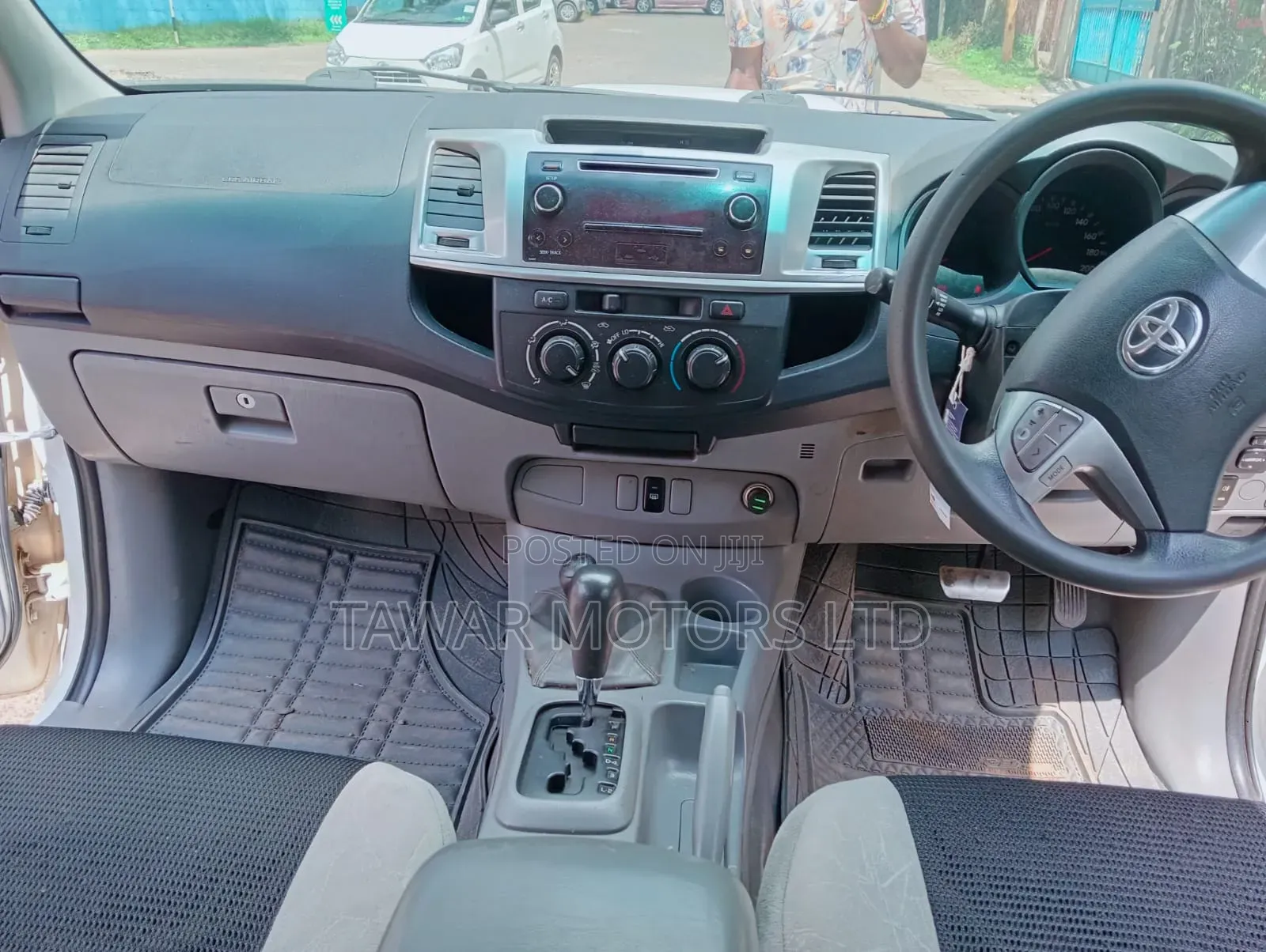 Toyota Hilux 2010 White