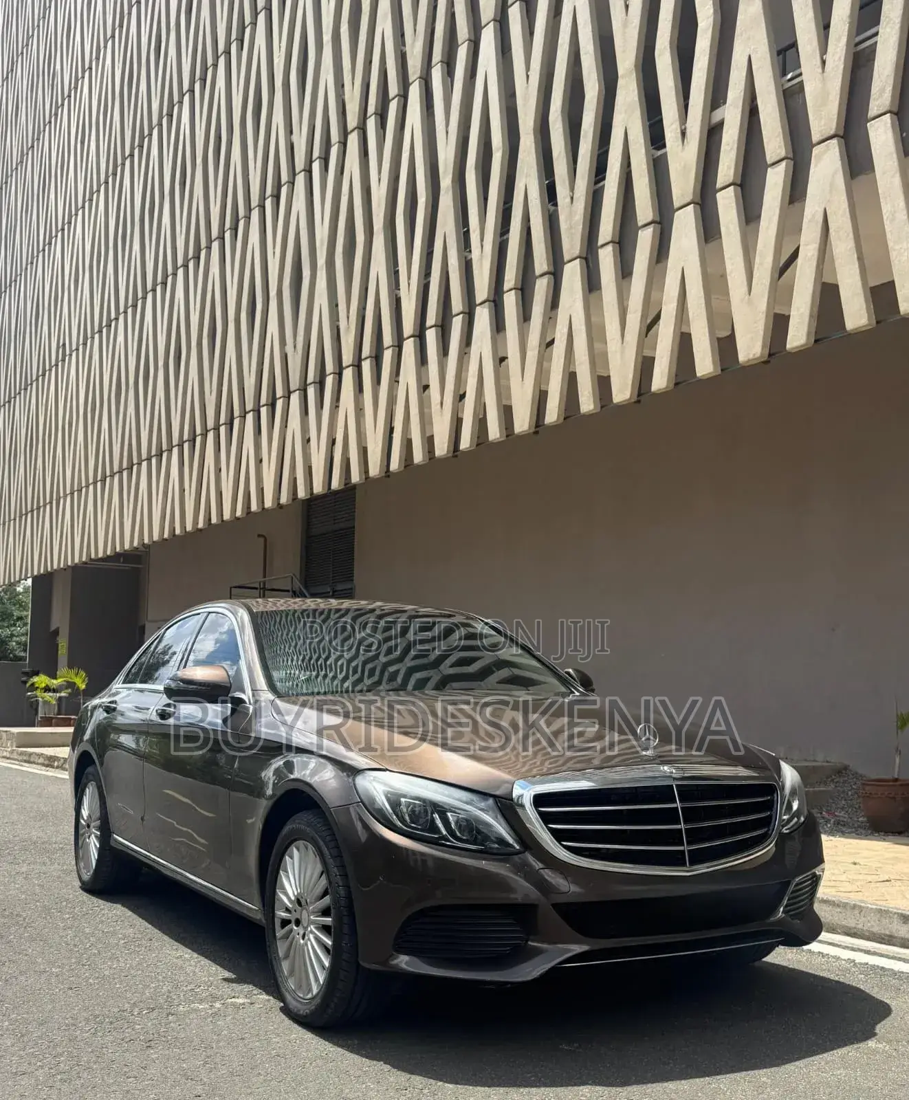Mercedes-Benz C200 2016 Brown