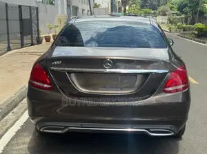 Mercedes-Benz C200 2016 Brown