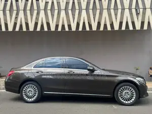 Mercedes-Benz C200 2016 Brown