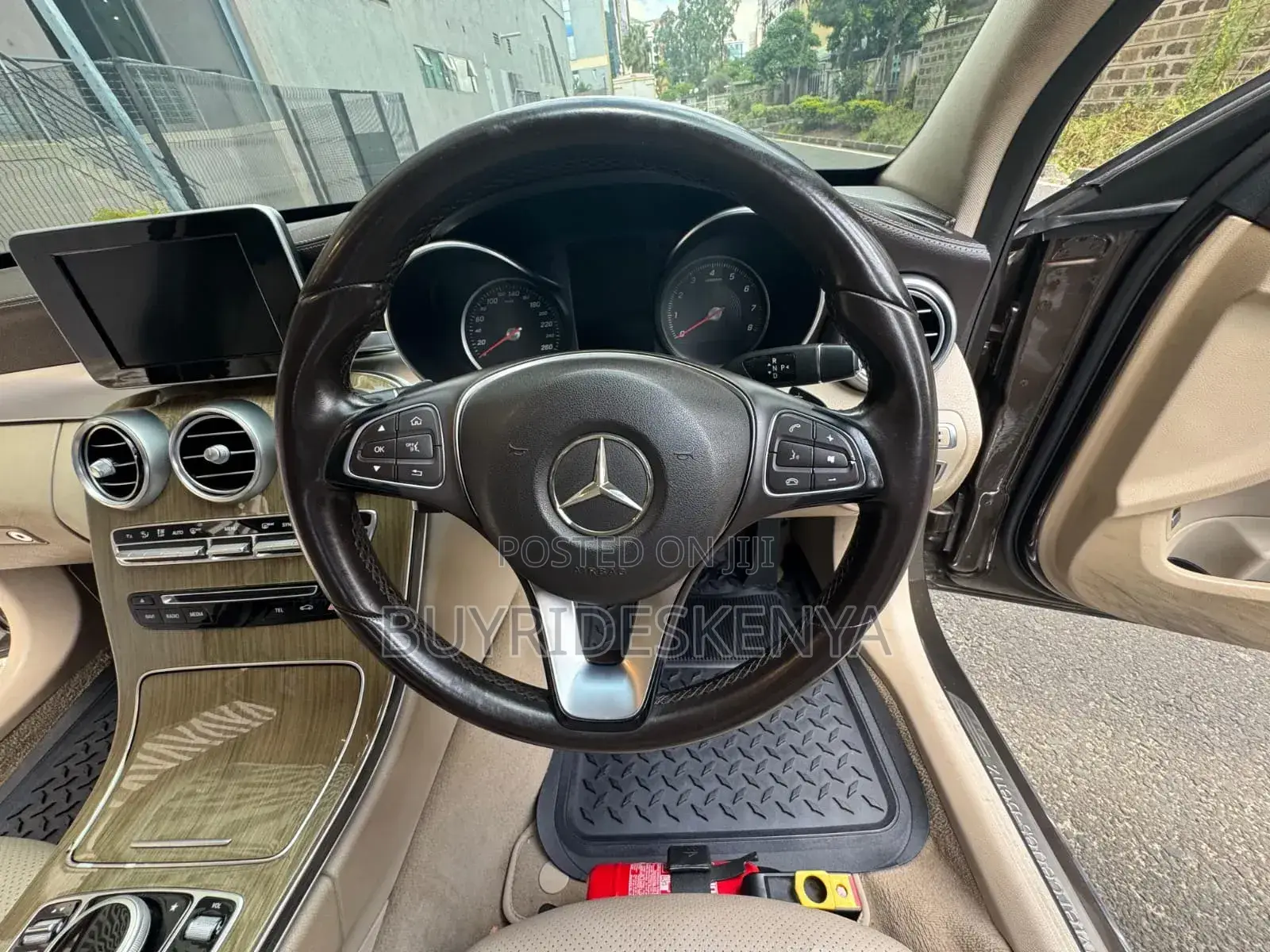 Mercedes-Benz C200 2016 Brown