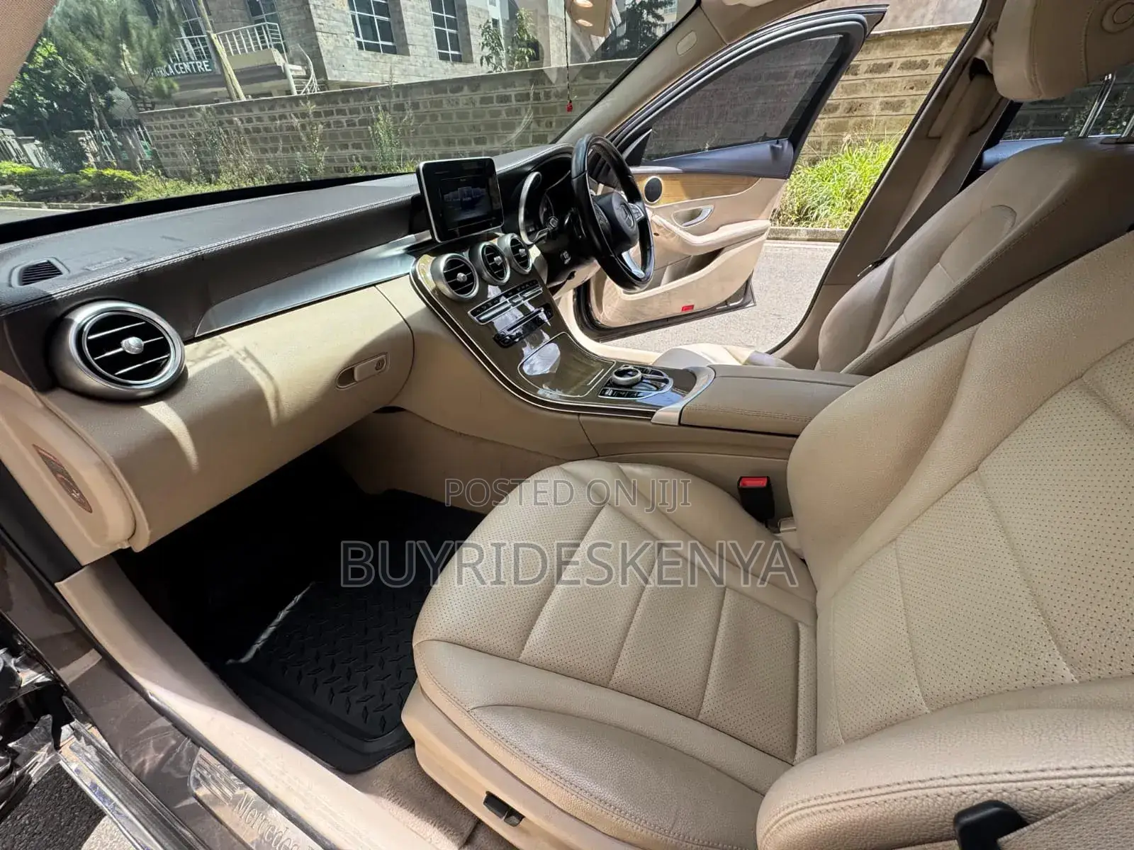 Mercedes-Benz C200 2016 Brown