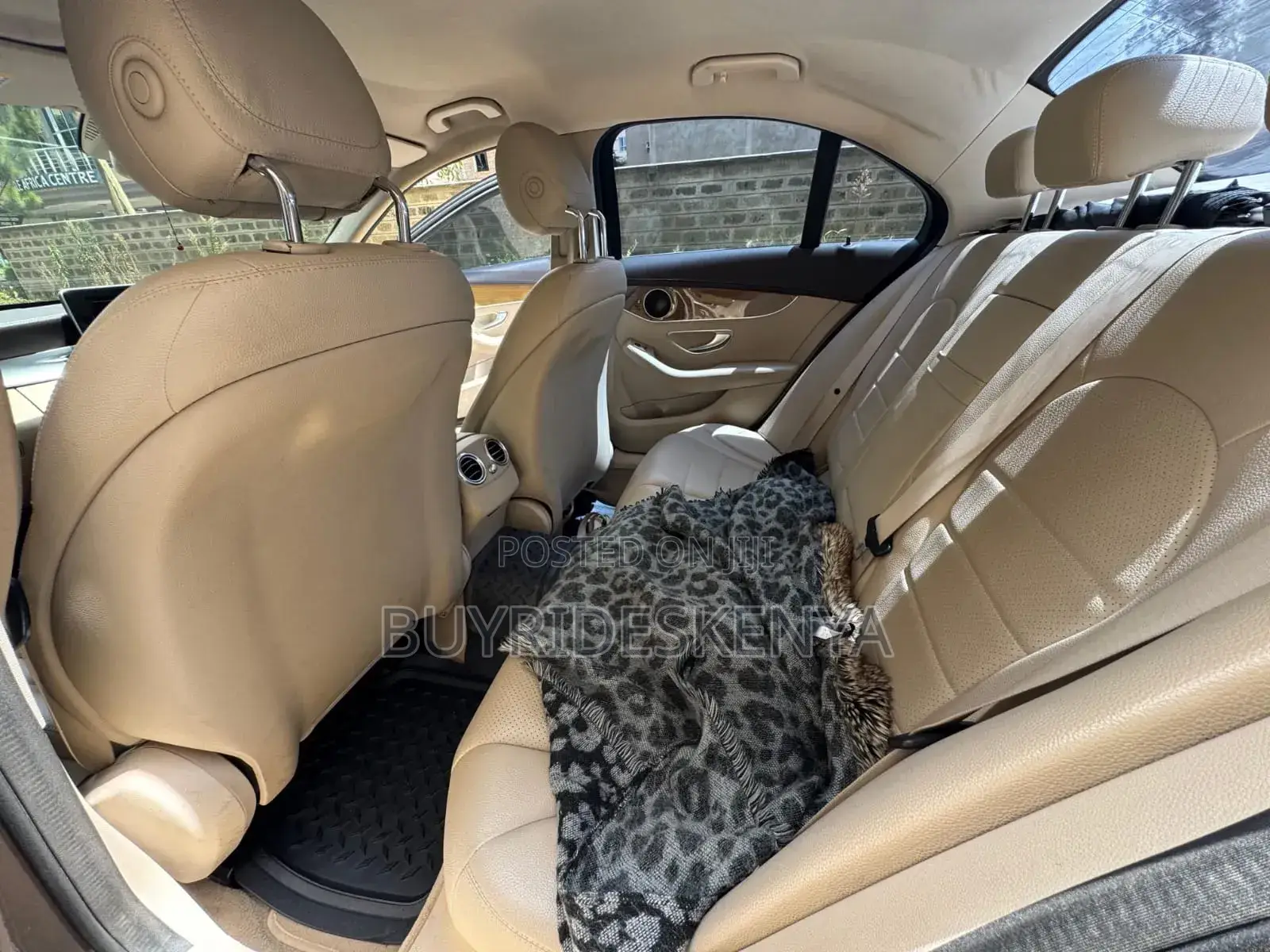 Mercedes-Benz C200 2016 Brown