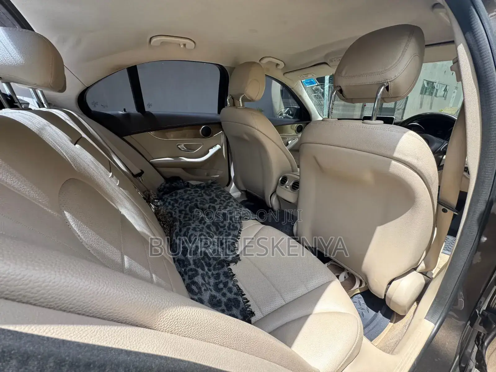 Mercedes-Benz C200 2016 Brown