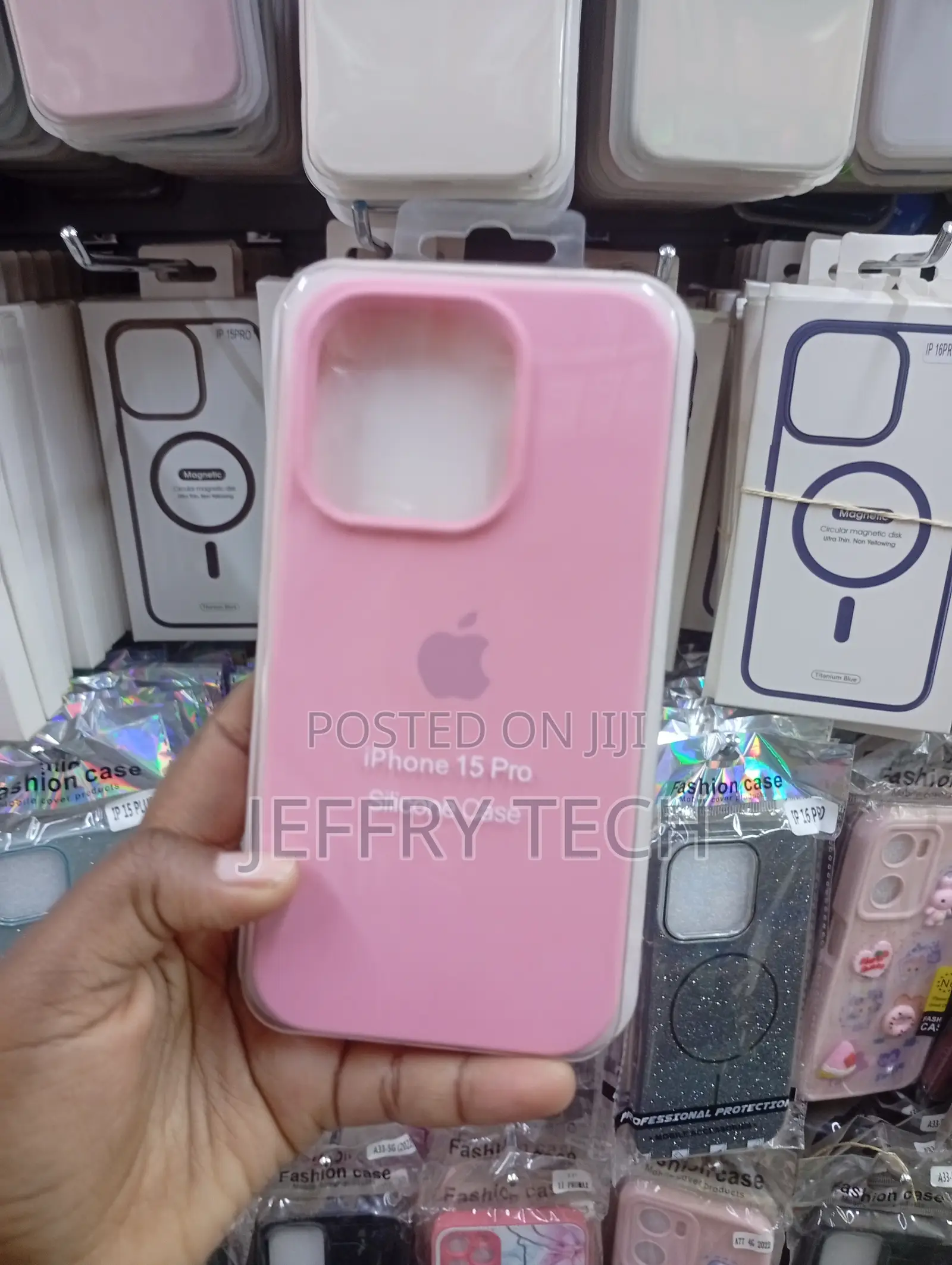 iPhone 15 Pro : Flexible, Shock-Absorbent Liquid Silicone Case